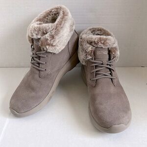 Skechers On-the-GO City 2 - Winter Wishes Size 8.5M
